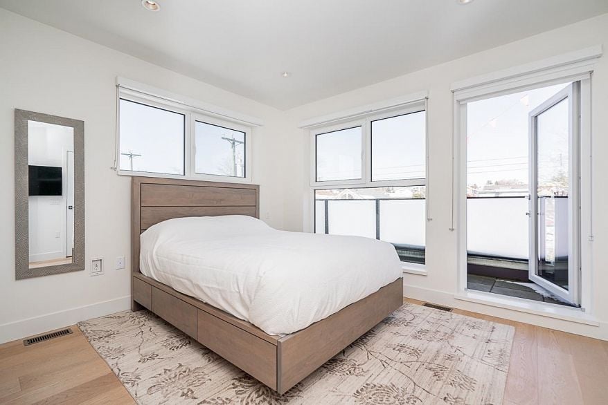 158 W Woodstock Avenue