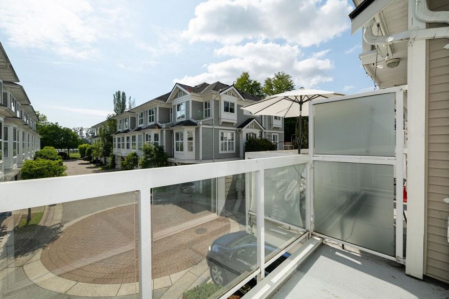 3058 E Kent Avenue South