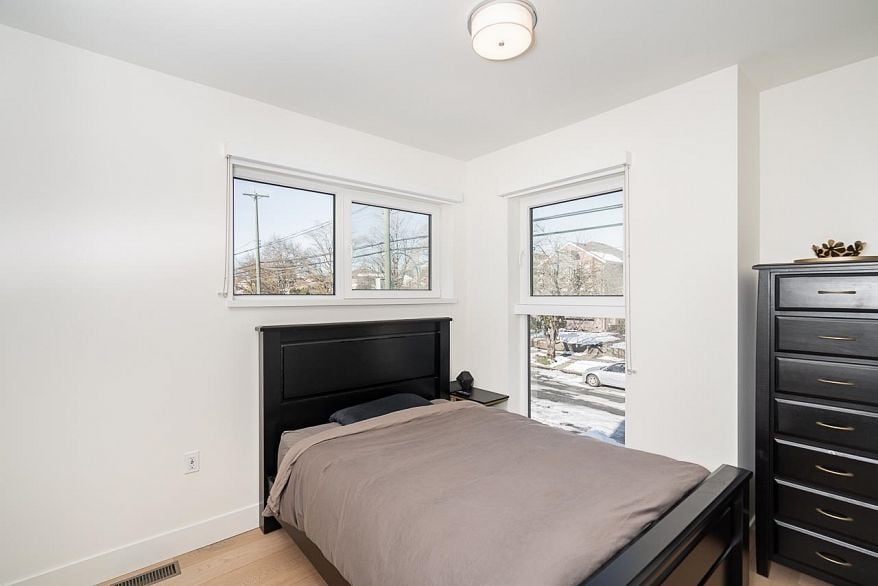 158 W Woodstock Avenue