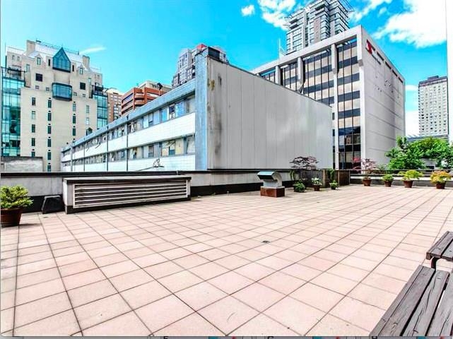 910 1010 Howe Street