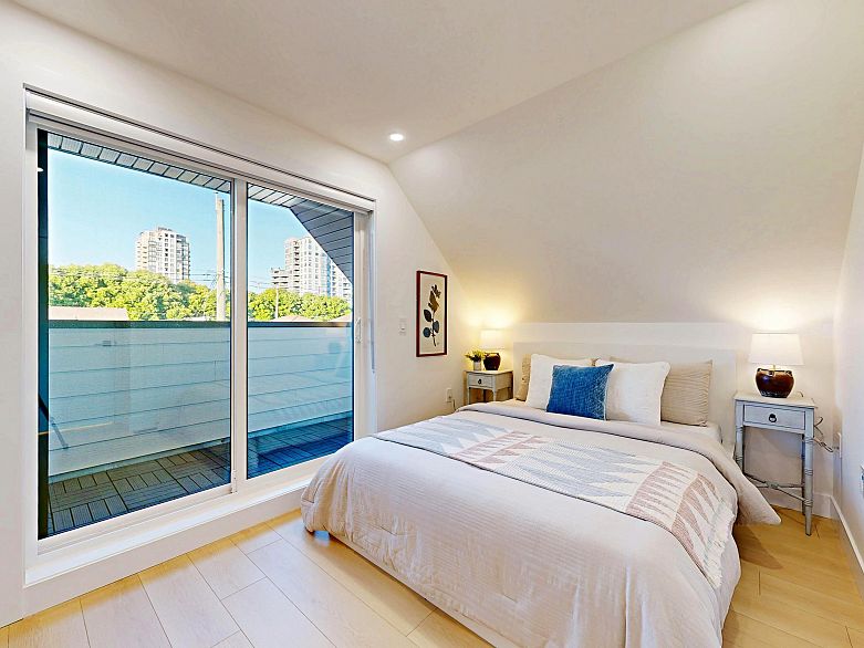 2 3425 Archimedes Street