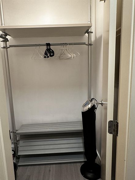 2404 977 Mainland Street