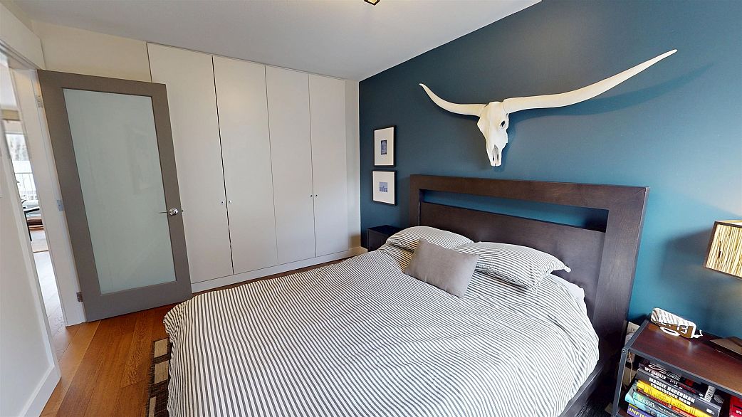 403 985 W 10th Avenue