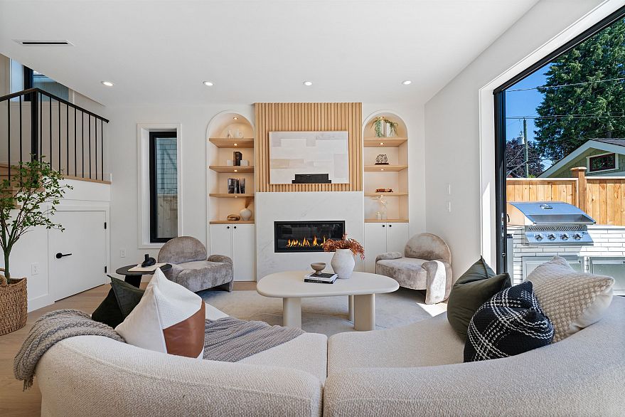 2 2846 W 12th Avenue