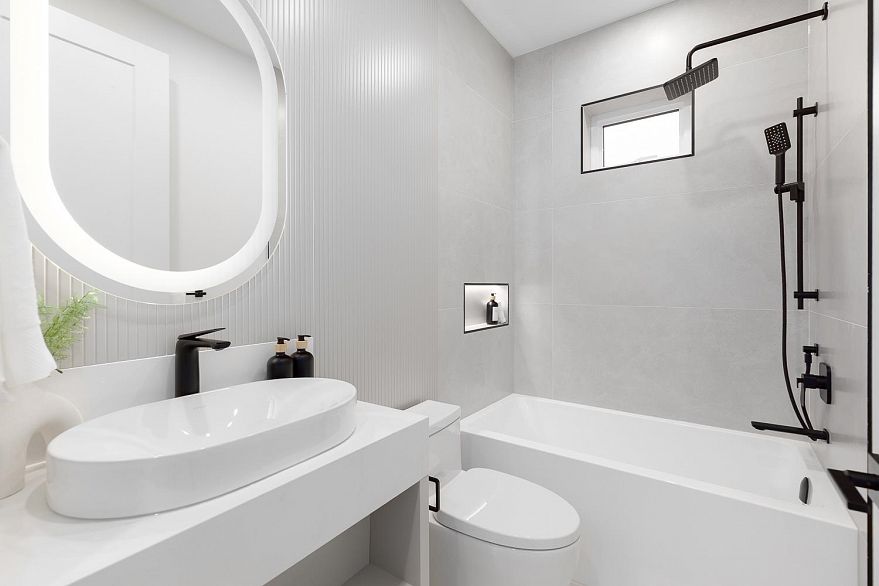 3 2976 W 13th Avenue