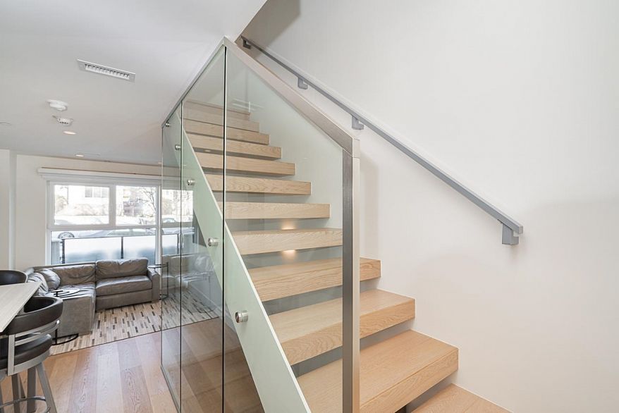 158 W Woodstock Avenue