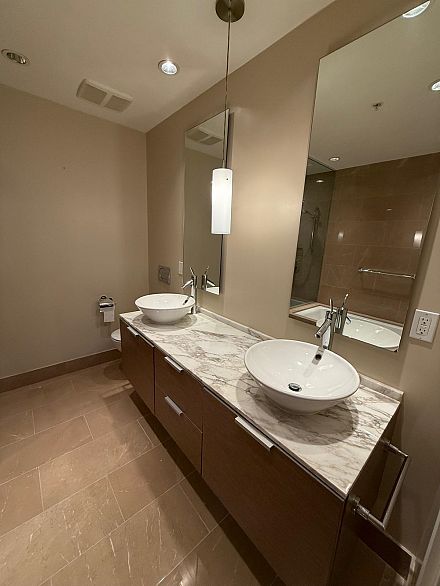 4005 1111 Alberni Street