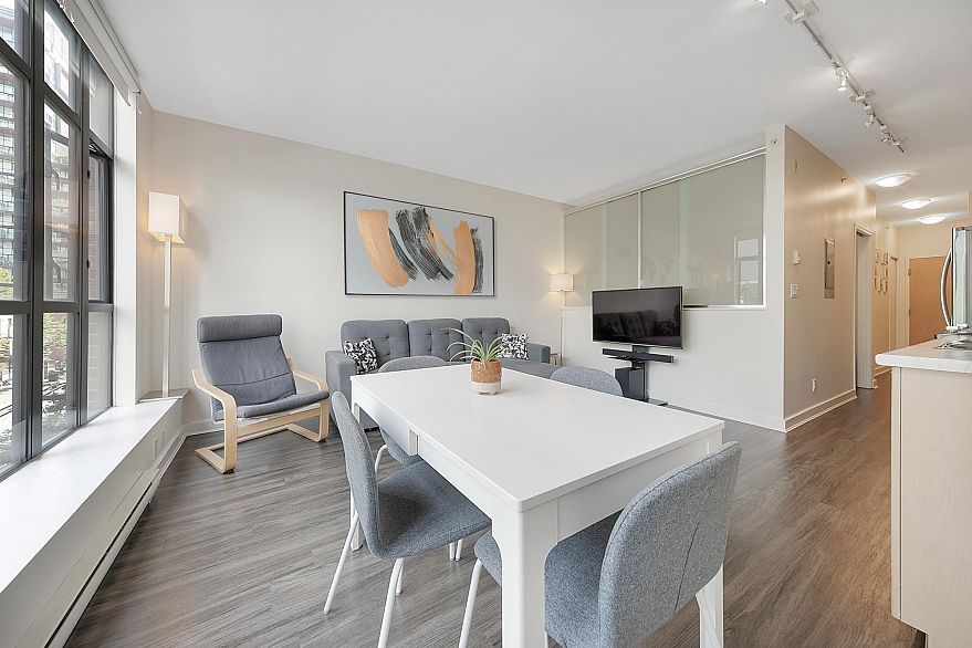 307 1249 Granville Street