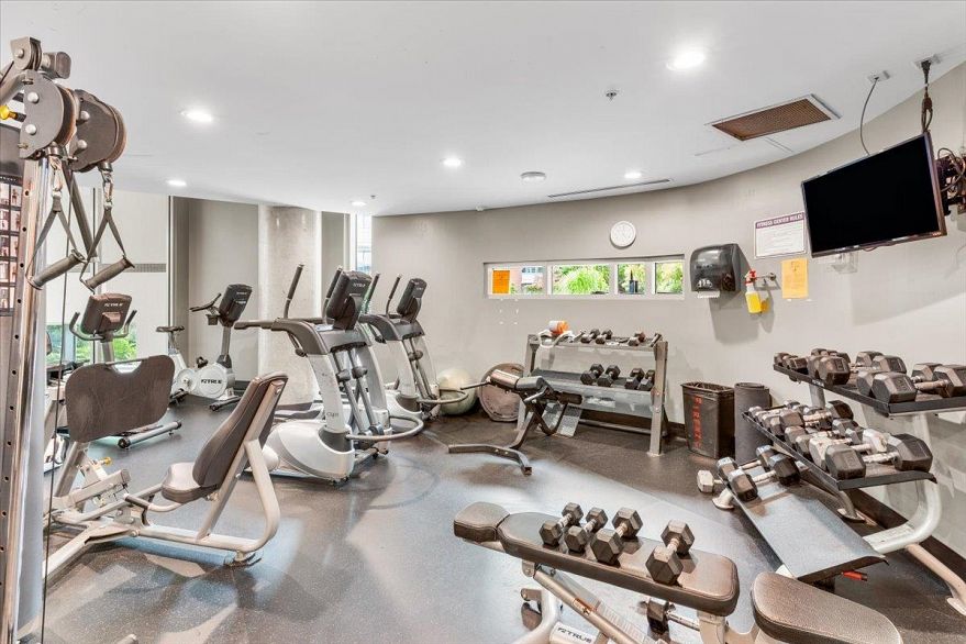 1805 58 Keefer Place