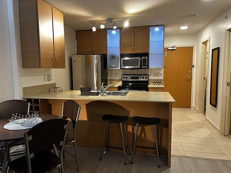 2404 977 Mainland Street