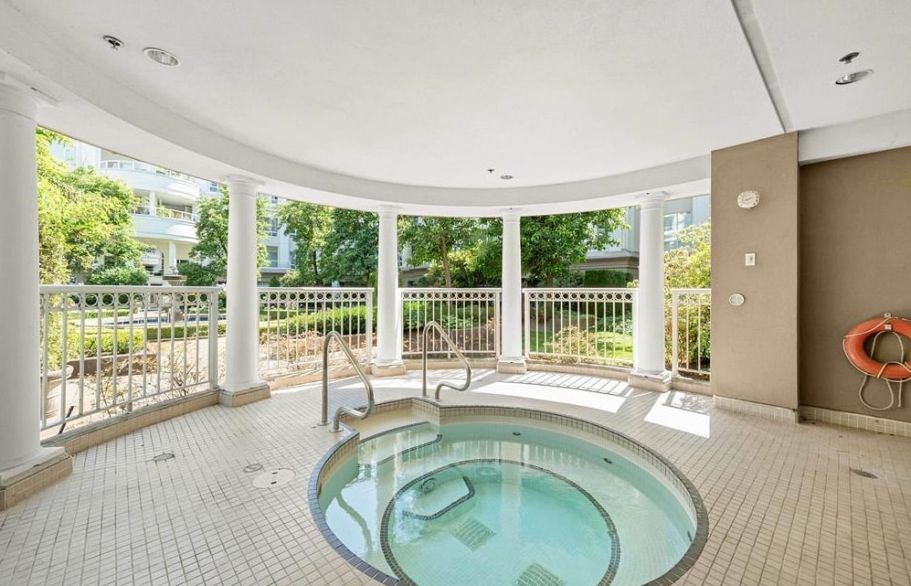 328 5735 Hampton Place