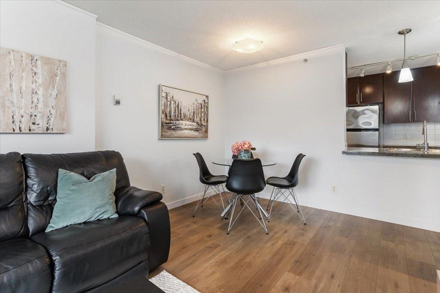 1805 58 Keefer Place