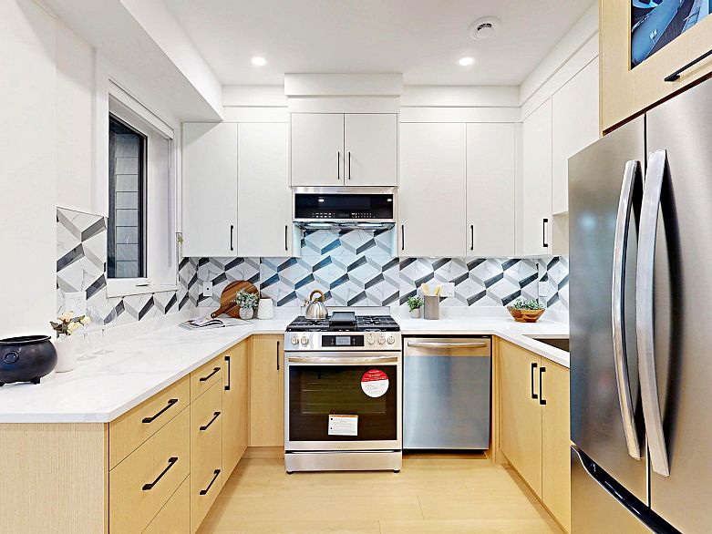 2 3425 Archimedes Street