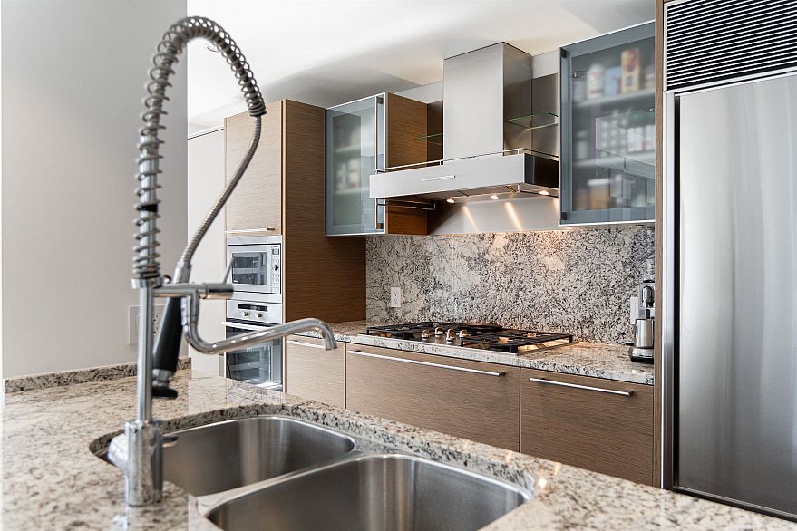 4005 1111 Alberni Street