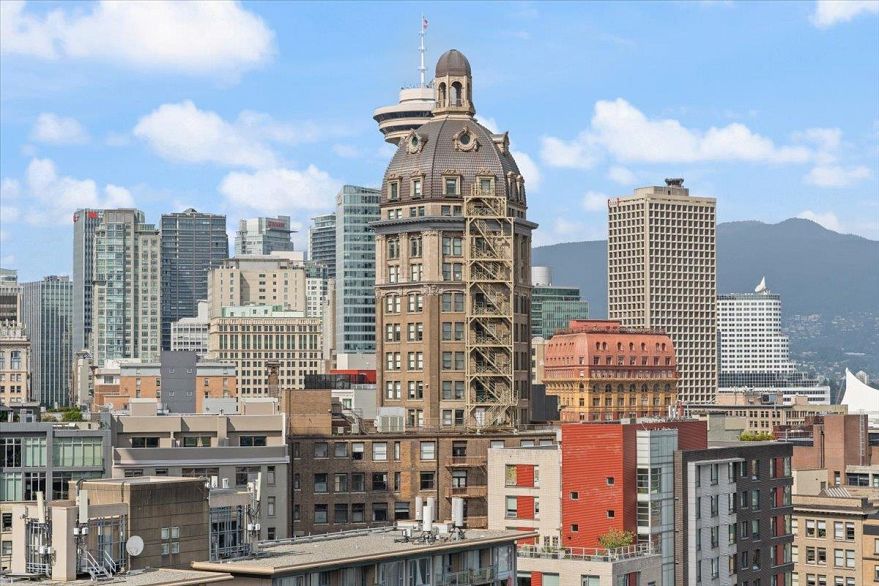 1805 58 Keefer Place