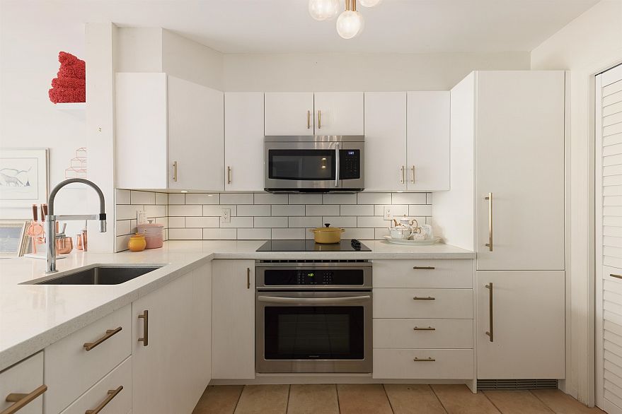 204 2575 W 4th Avenue