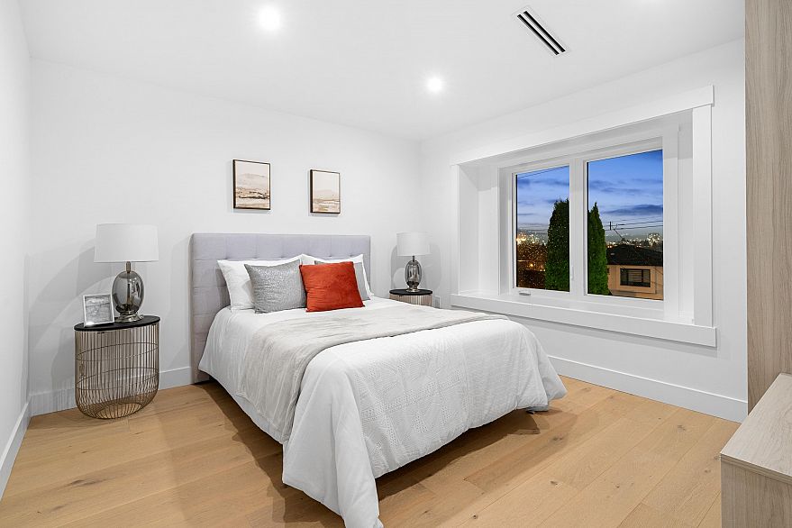 4990 Sherbrooke Street