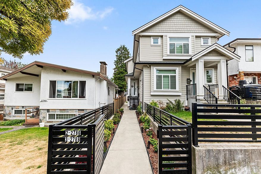 2 2786 E 46th Avenue