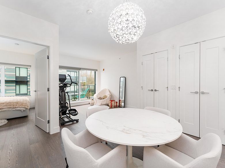 306 477 W 59th Avenue