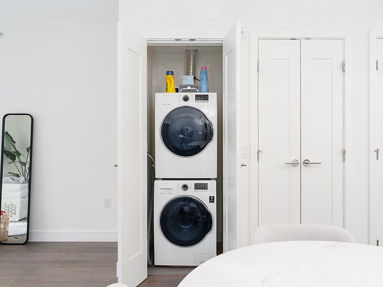 306 477 W 59th Avenue