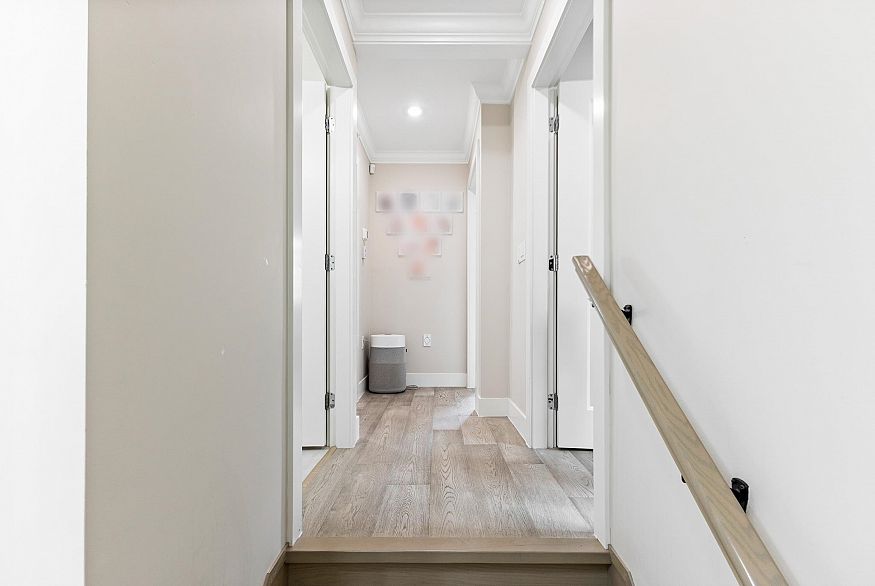 2 2786 E 46th Avenue