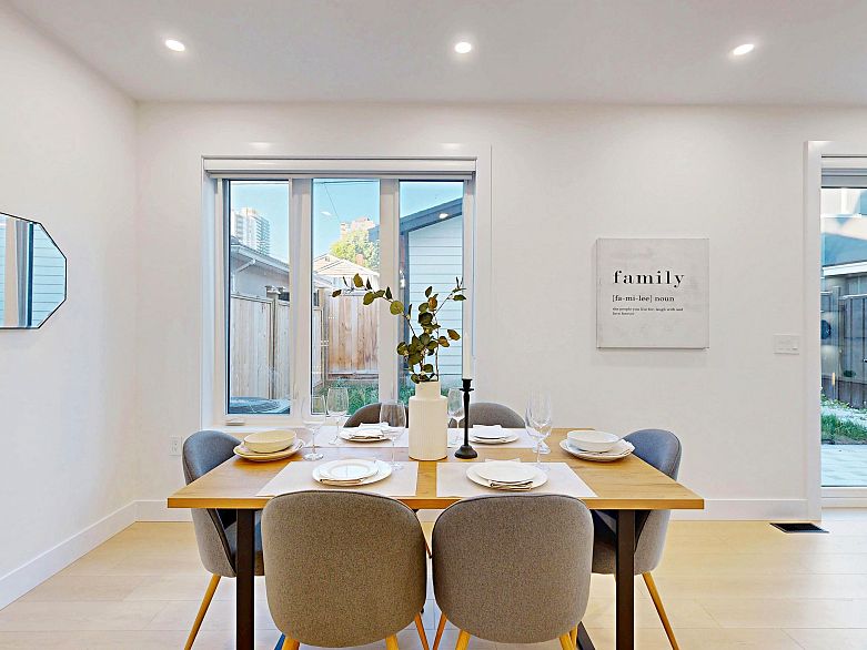 2 3425 Archimedes Street