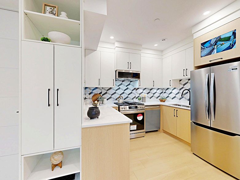 2 3425 Archimedes Street