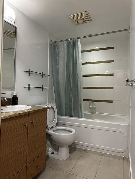 2404 977 Mainland Street