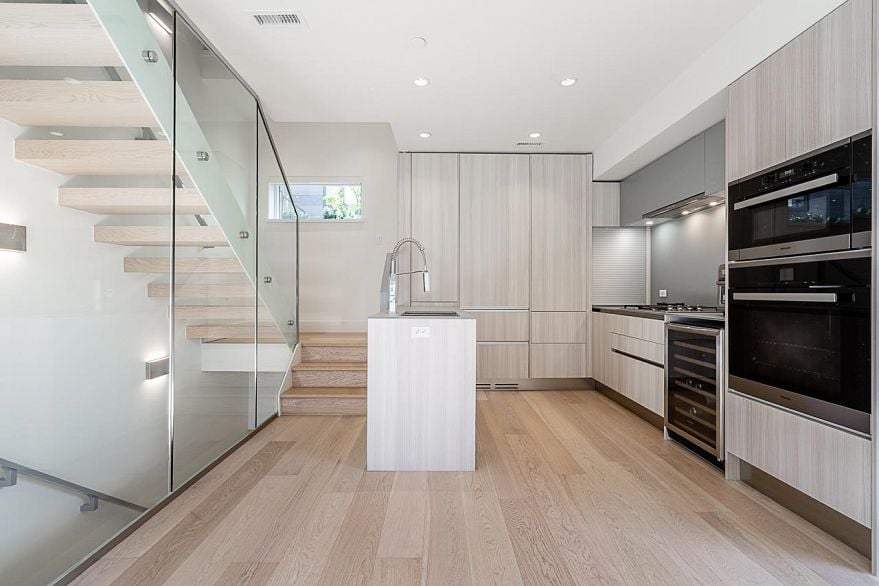 158 W Woodstock Avenue