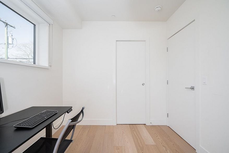 158 W Woodstock Avenue