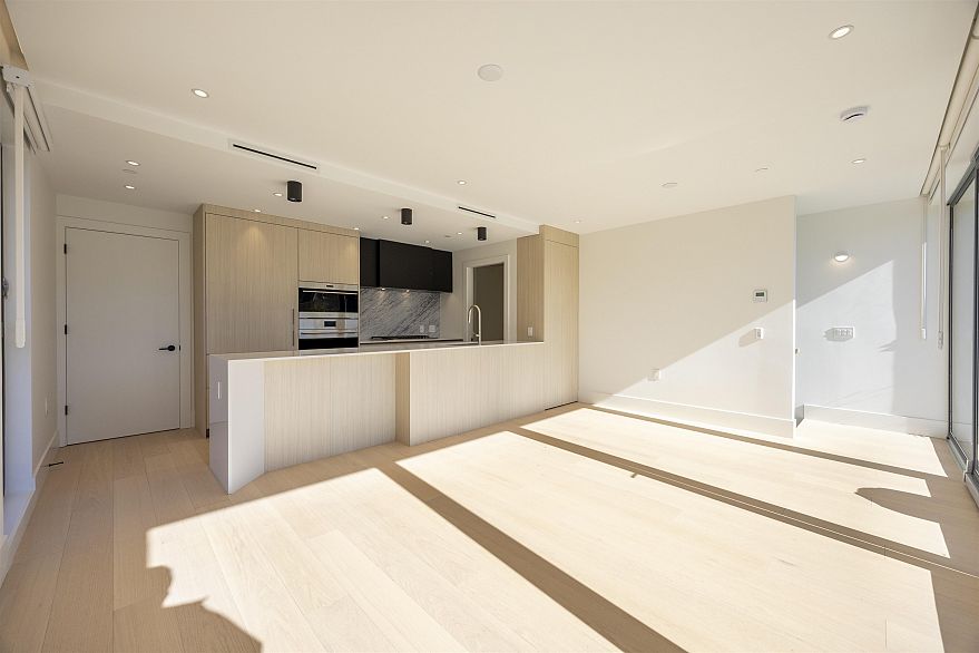 203 778 W 27th Avenue