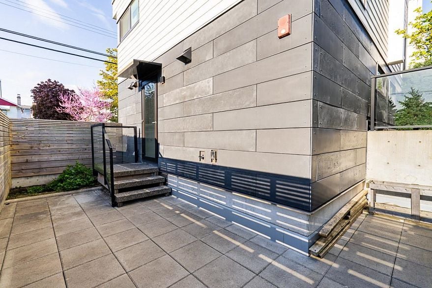 158 W Woodstock Avenue