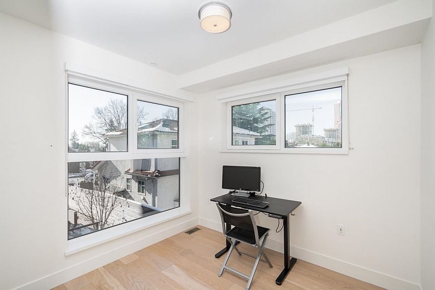 158 W Woodstock Avenue