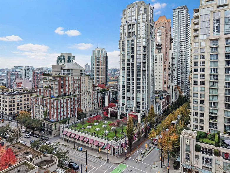 2204 1238 Richards Street
