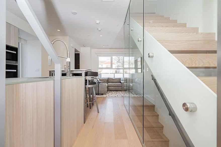 158 W Woodstock Avenue