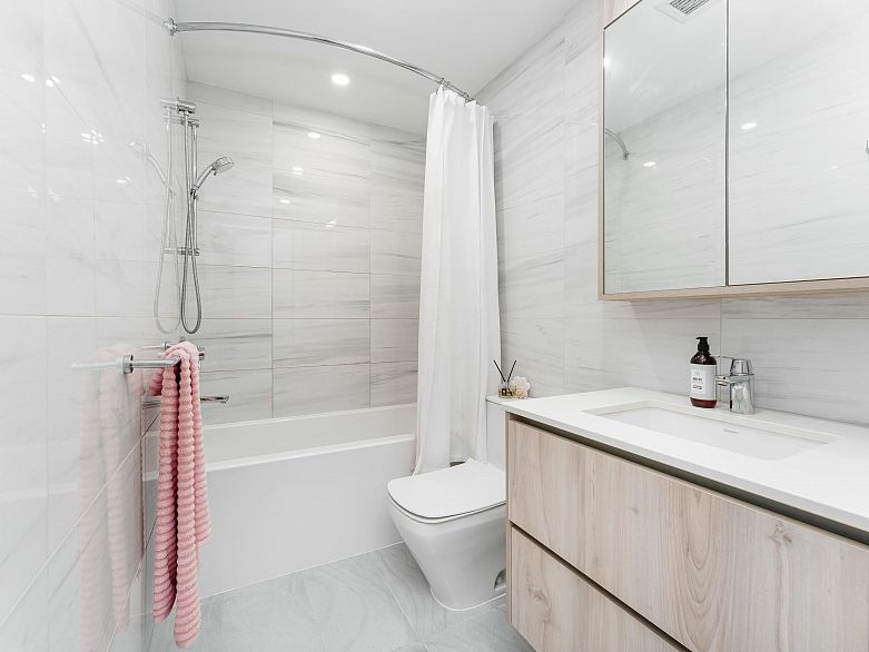 306 477 W 59th Avenue