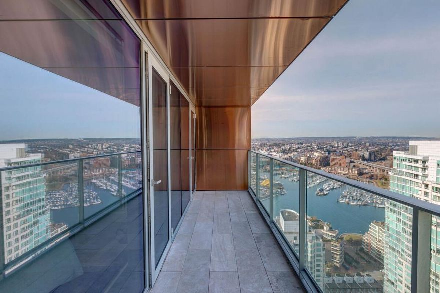 3703 1480 Howe Street