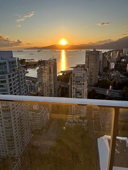 3703 1480 Howe Street