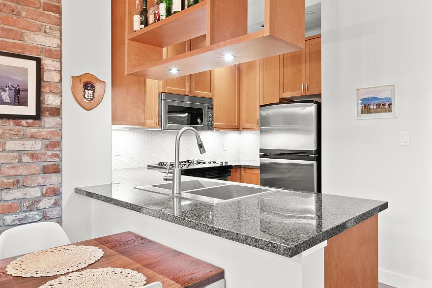 207 2515 Ontario Street