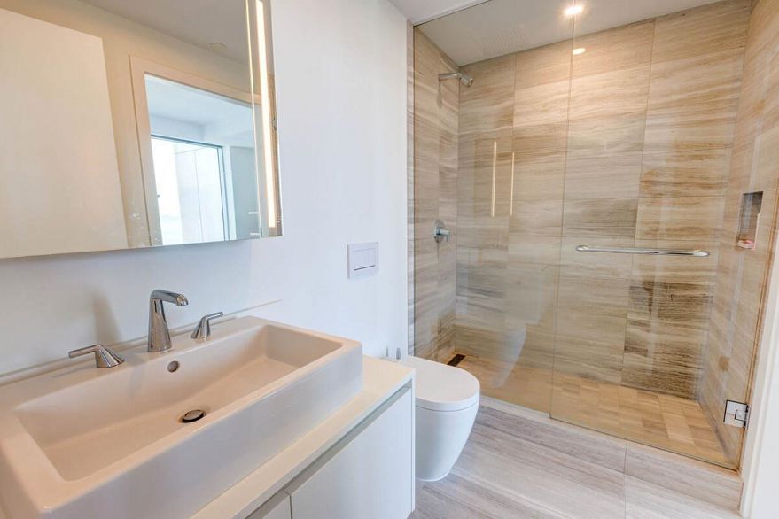 3703 1480 Howe Street