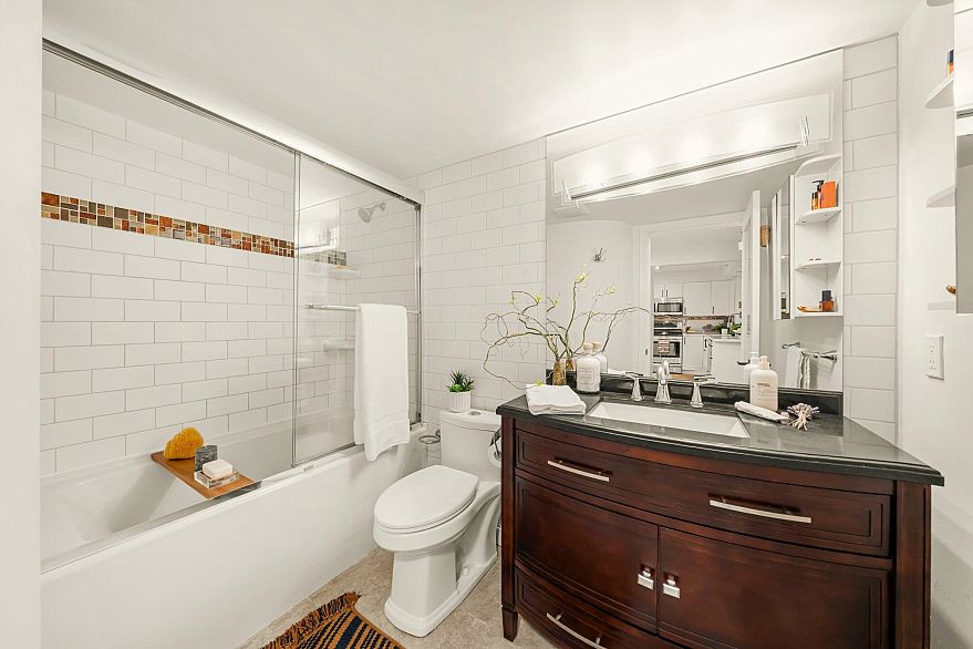 302 1438 W 7th Avenue