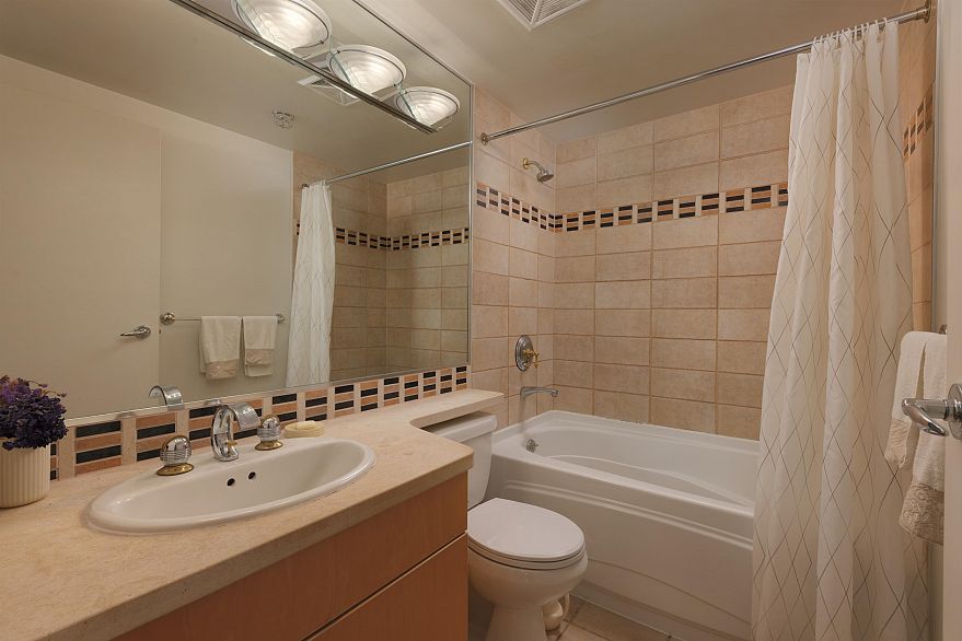 2305 1199 Marinaside Crescent