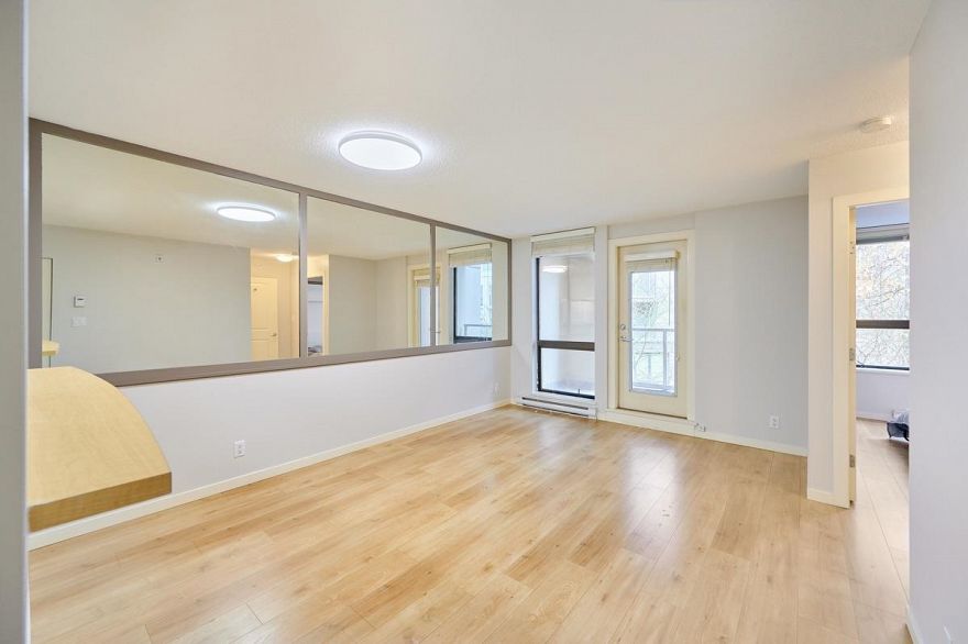 318 3638 Vanness Avenue