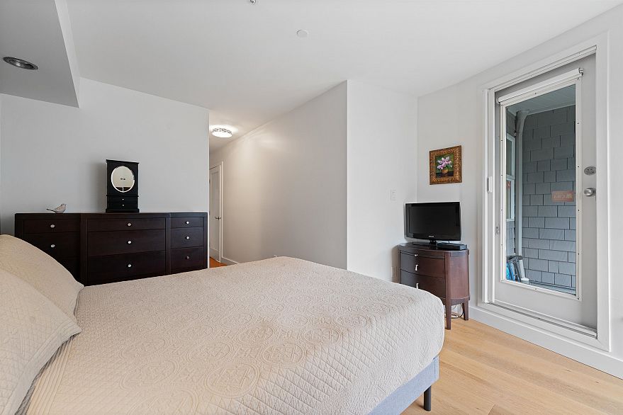 325 638 W 7th Avenue