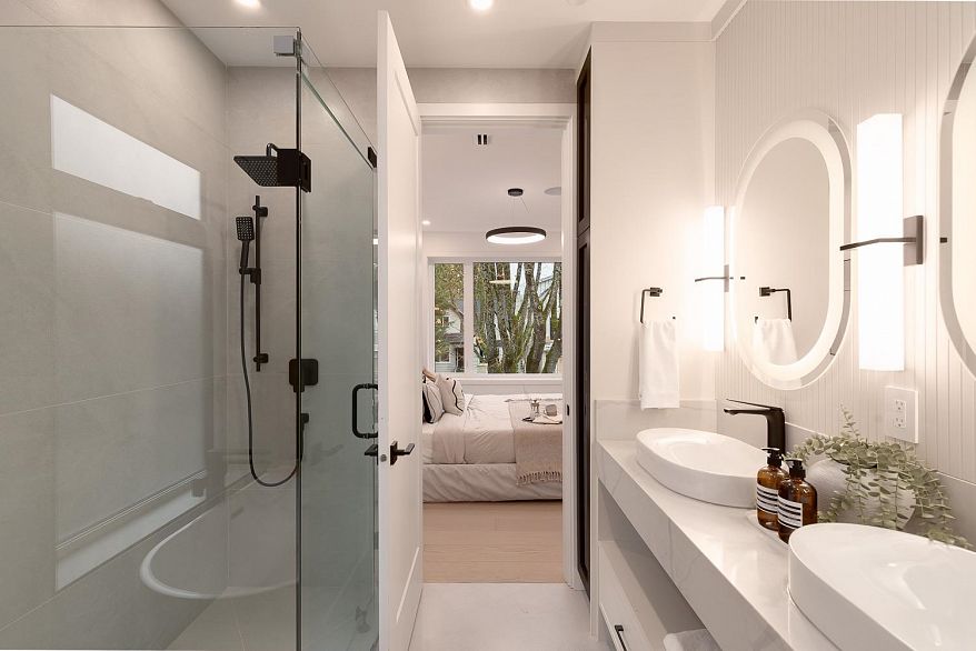 2 2976 W 13th Avenue