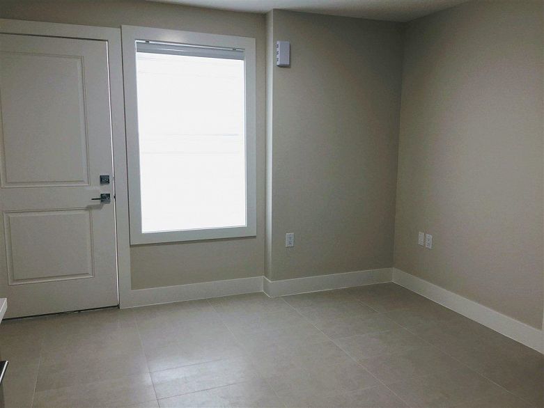 2 2786 E 46th Avenue