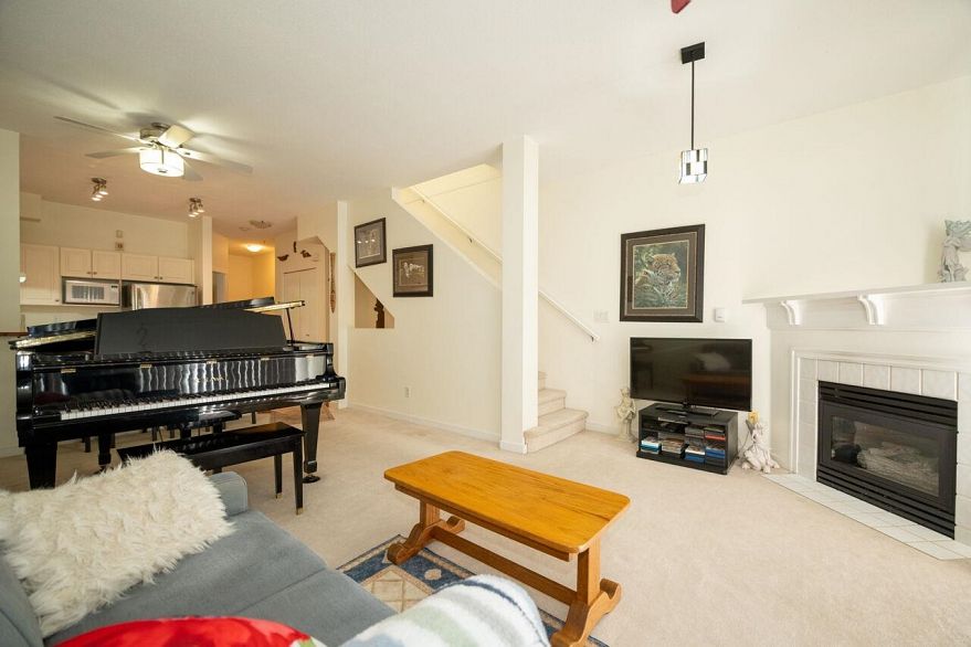 3058 E Kent Avenue South