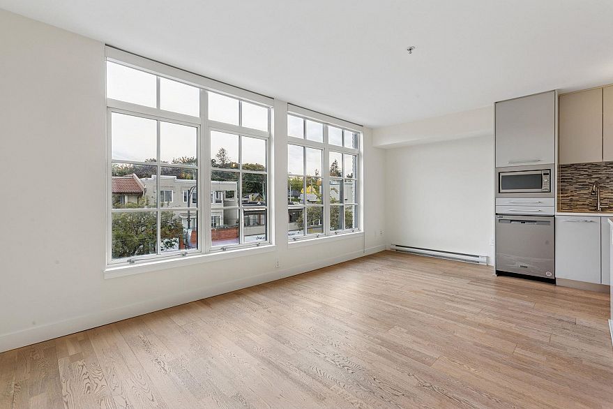 306 4355 W 10th Avenue