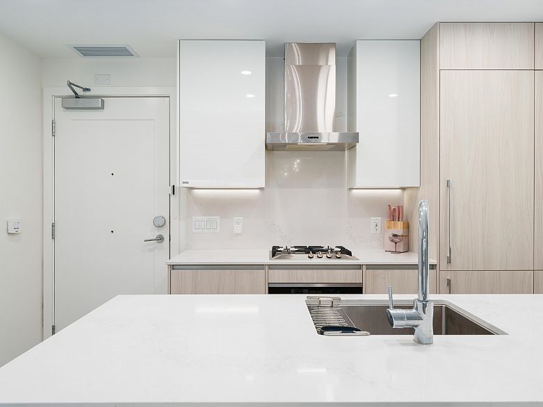 306 477 W 59th Avenue