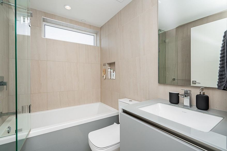 158 W Woodstock Avenue